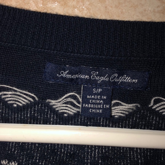 Cute long sleeve from American Eagle - Picture 2 of 3